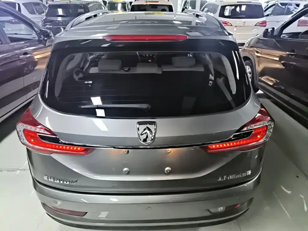 Baojun 310 W 1.5 L Manual Fashion CN-VI