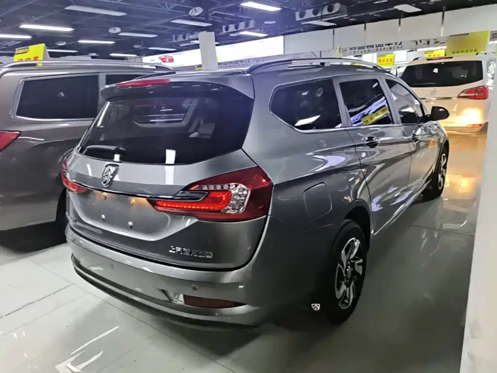Baojun 310 W 1.5 L Manual Fashion CN-VI