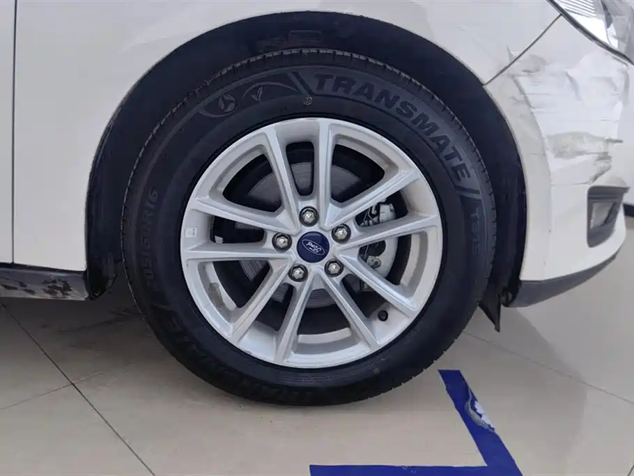Focus Hatchback Classic 1.6 L Auto Style Smart Travel