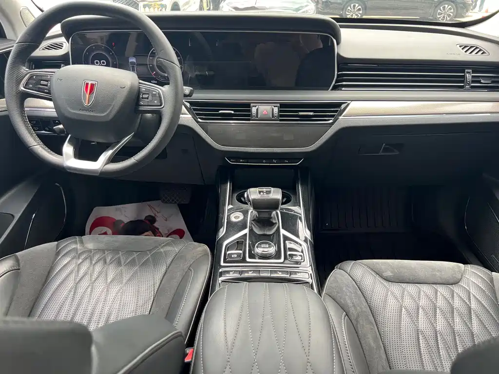 Hongqi HS5 2.0 T Connected Flagship Enjoyment