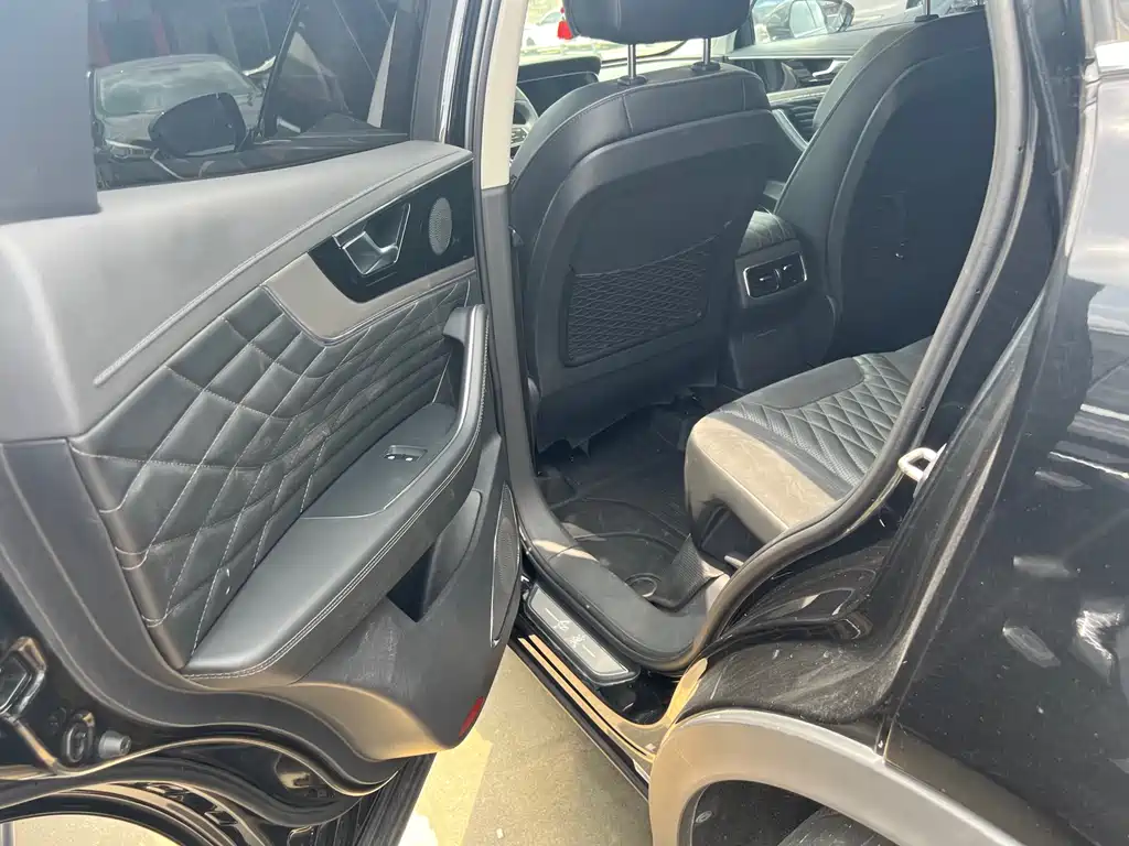 Hongqi HS5 2.0 T Connected Flagship Enjoyment