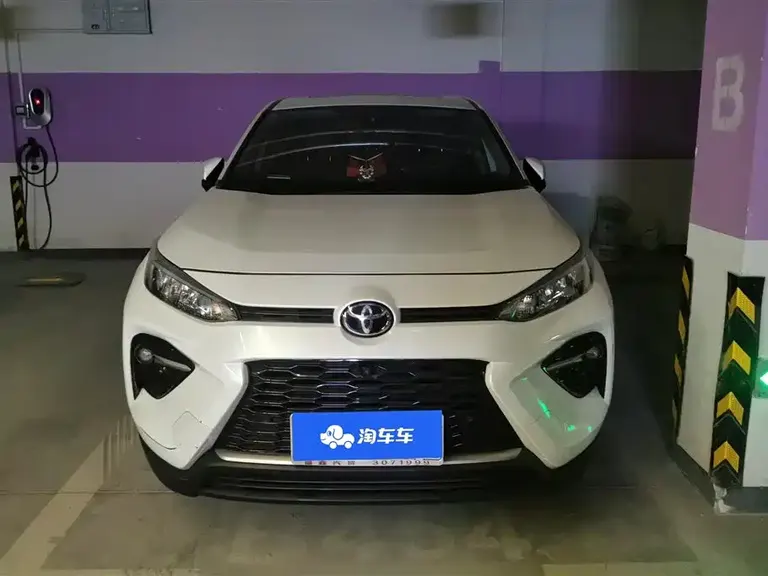 Toyota Wildlander 2.0 L CVT 4 WD Luxury PLUS