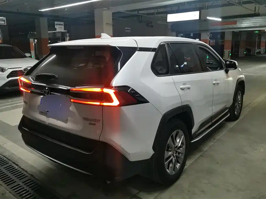 Wildlander 2.0 L CVT 4 WD Luxury PLUS
