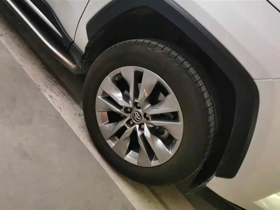 Wildlander 2.0 L CVT 4 WD Luxury PLUS