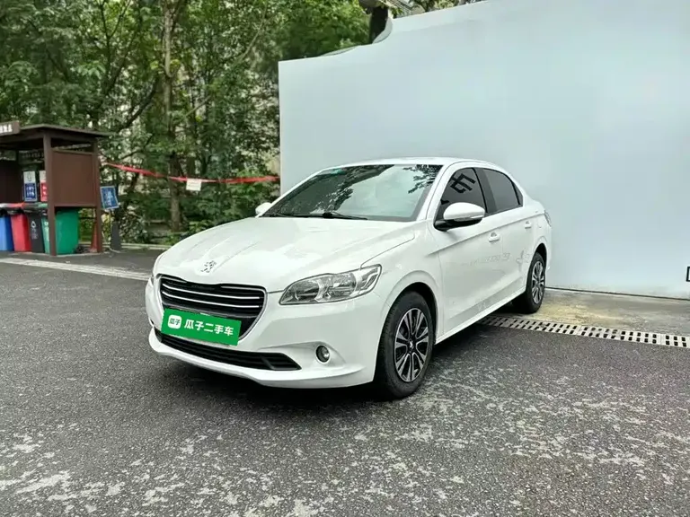 Peugeot 301 1.6 L Manual Comfort