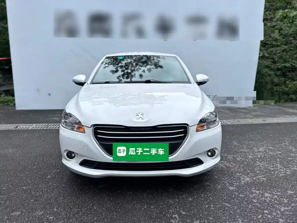 Peugeot 301 1.6 L Manual Comfort