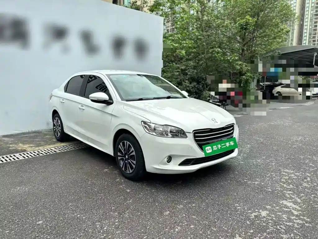 Peugeot 301 1.6 L Manual Comfort
