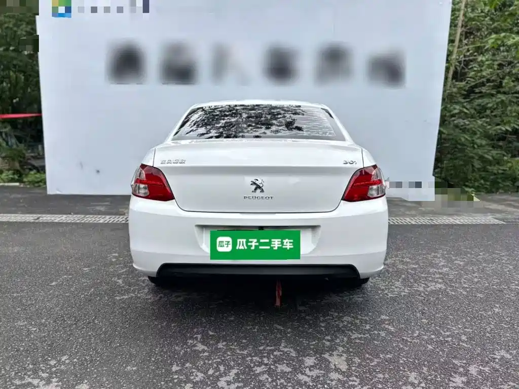 Peugeot 301 1.6 L Manual Comfort