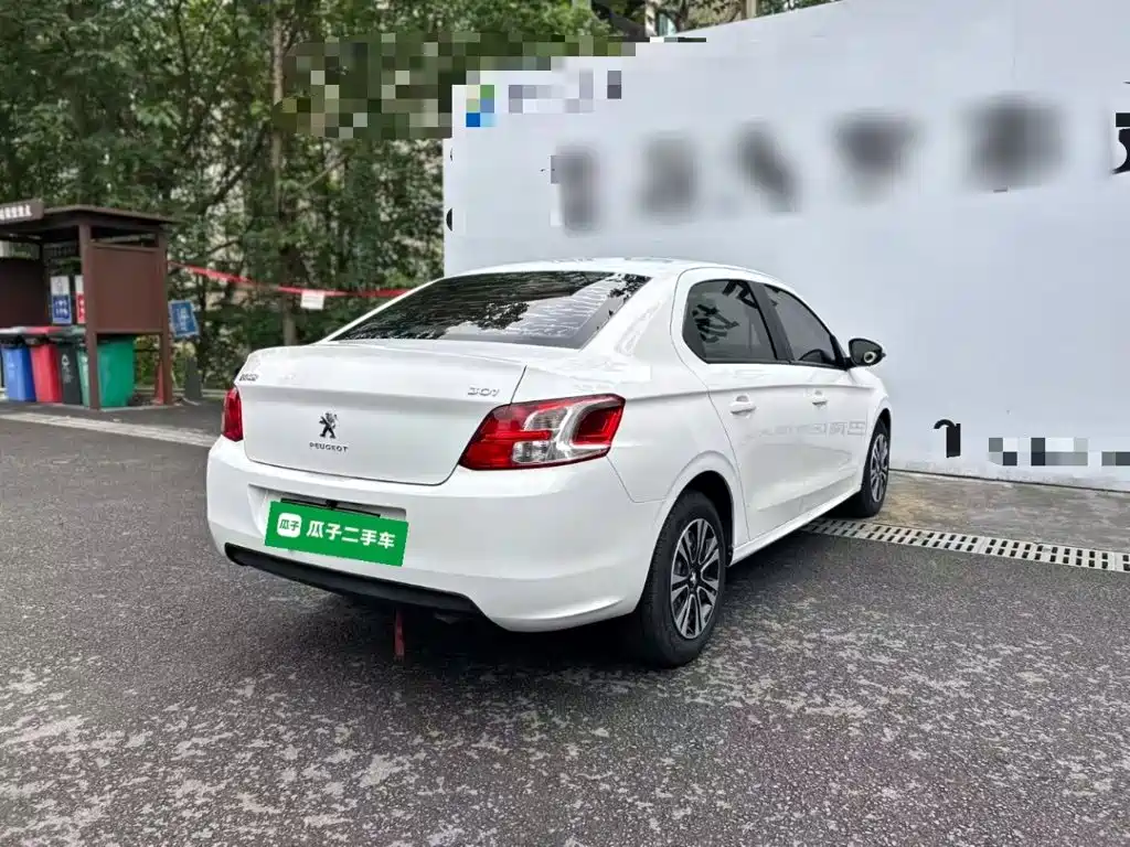 Peugeot 301 1.6 L Manual Comfort