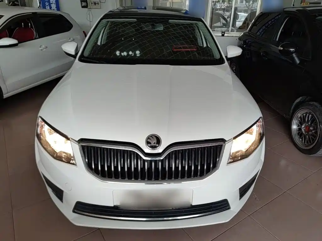 Octavia 1.6 L Auto Smart Travel