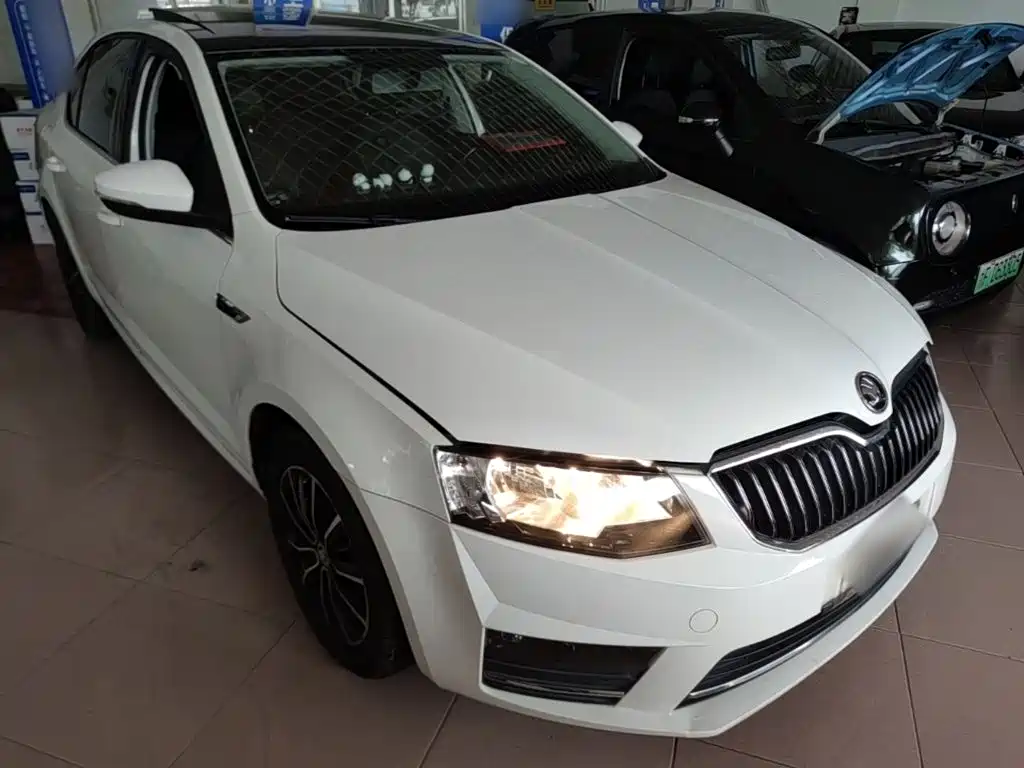 Octavia 1.6 L Auto Smart Travel