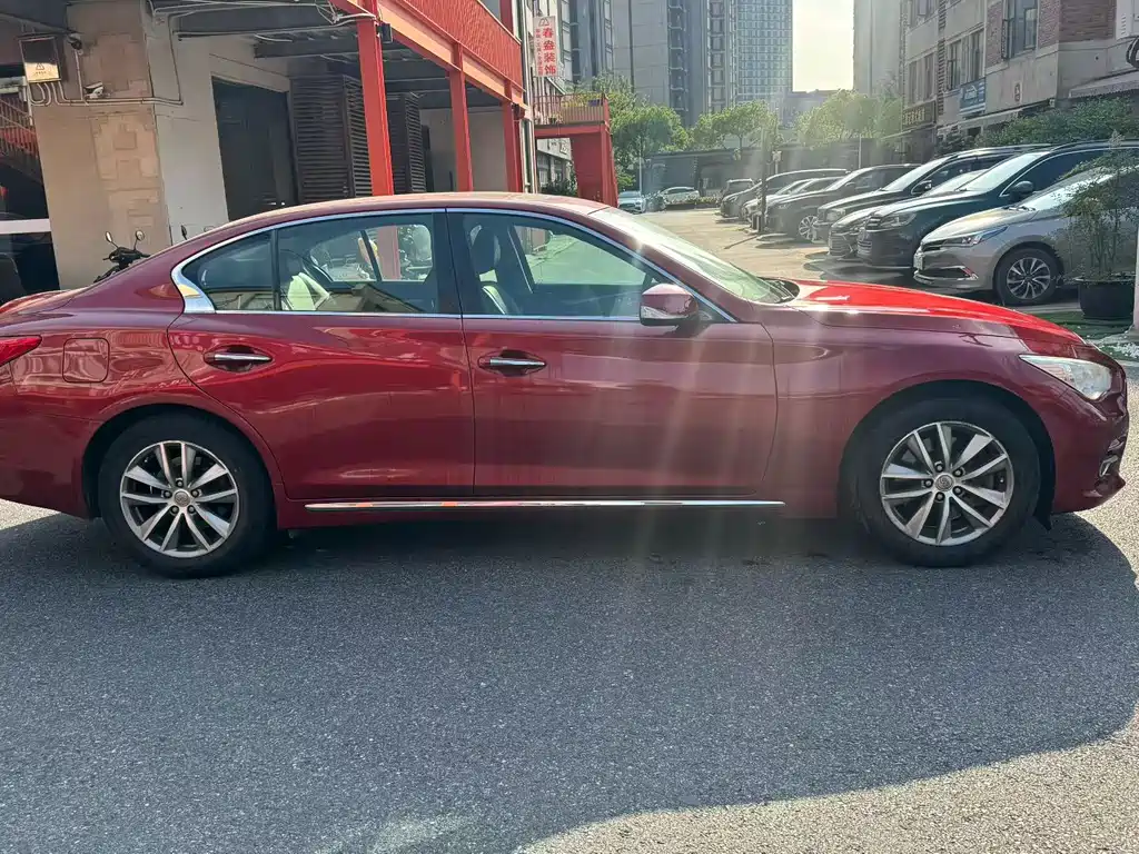 Infiniti Q50 L 2.0 T Comfort
