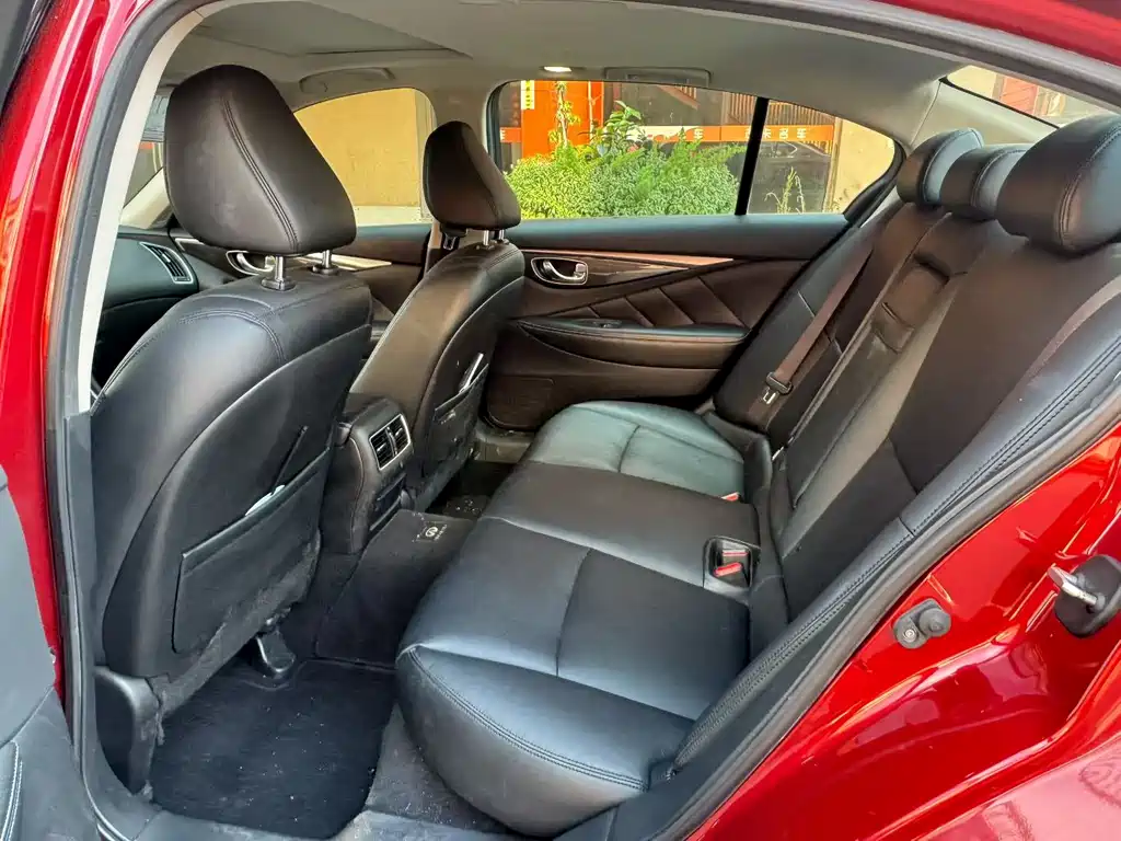 Infiniti Q50 L 2.0 T Comfort