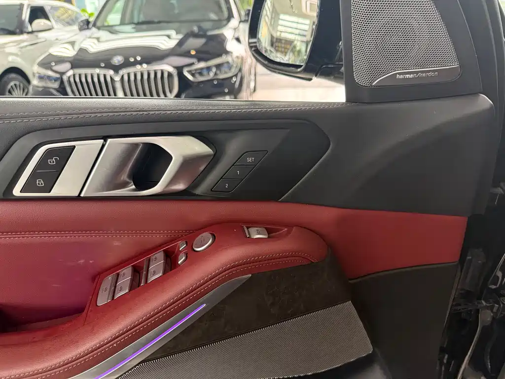 BMW X5 xDrive 30 Li Premium M Sport Night Package