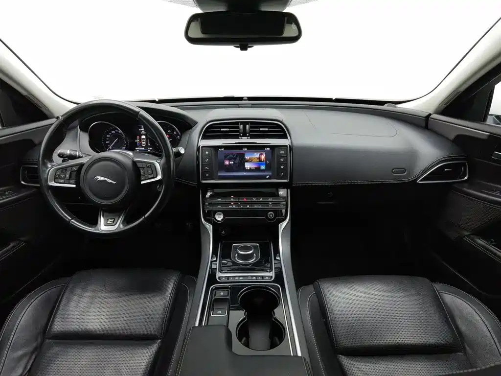 Jaguar XE 2.0 T 200 PS R-Sport