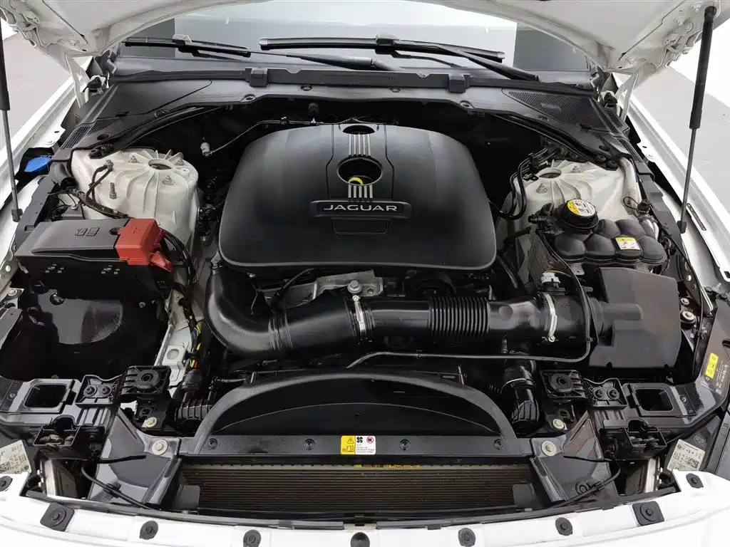 Jaguar XE 2.0 T 200 PS R-Sport