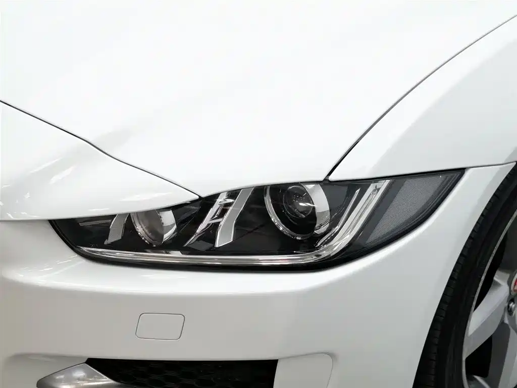 Jaguar XE 2.0 T 200 PS R-Sport