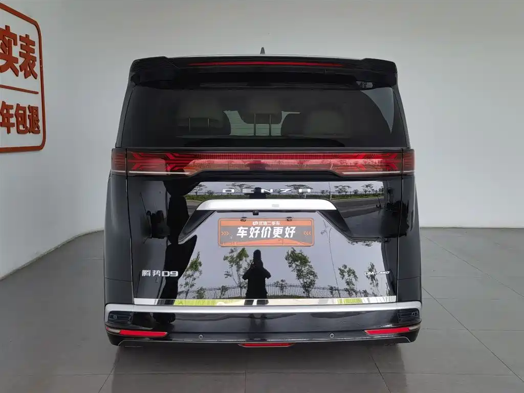 Denza D9 DM-i 970 4 WD Honored