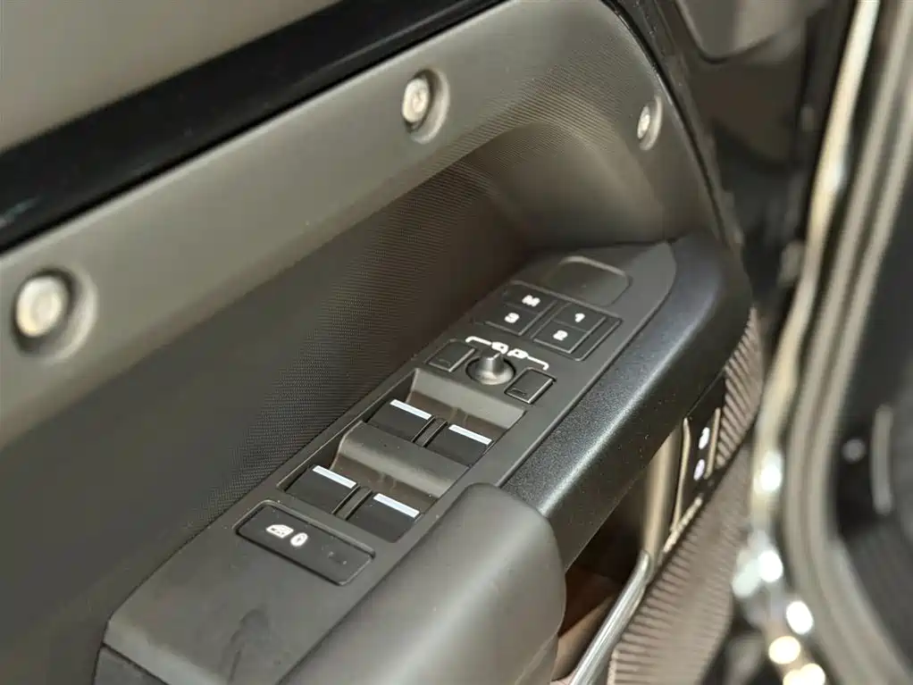 Land Rover Defender 110 5.0 T V8