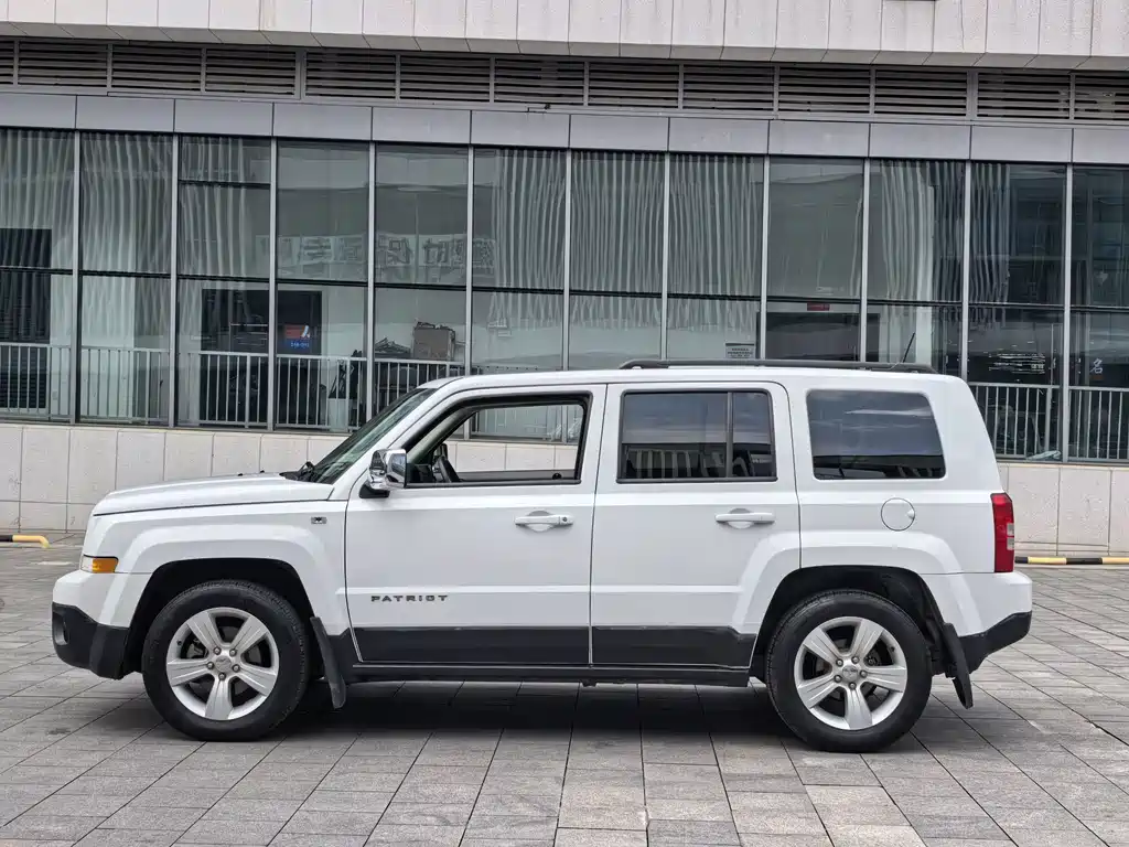 Patriot 2.4 L Sport