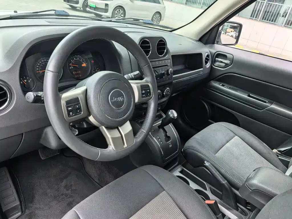 Patriot 2.4 L Sport