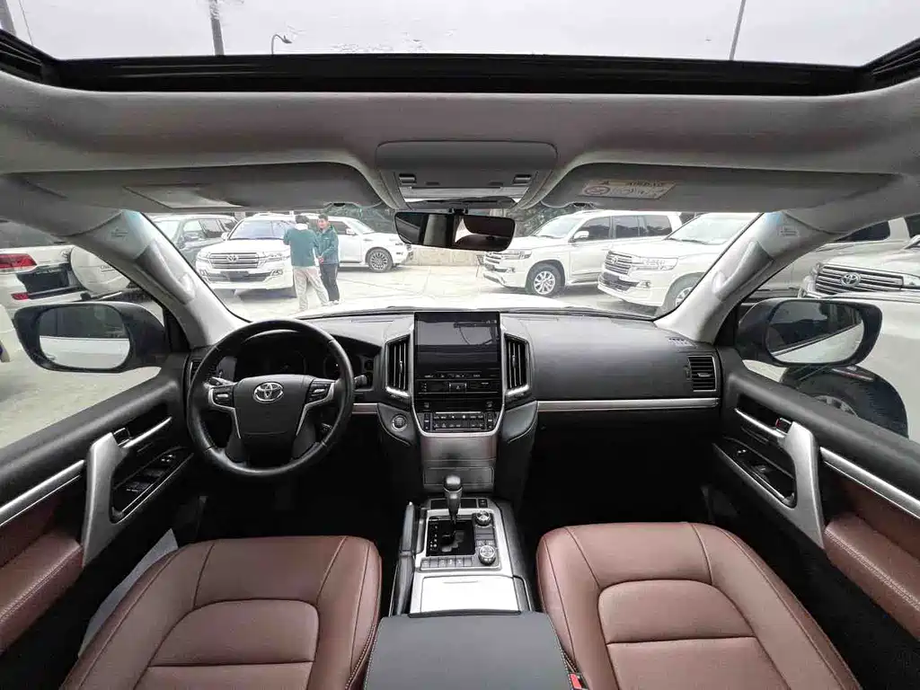Land Cruiser (Import) 5.7 L Middle East