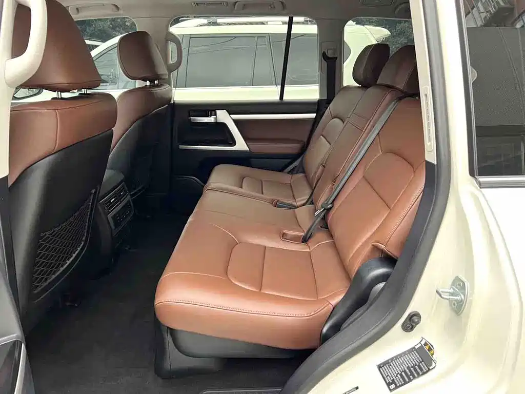 Land Cruiser (Import) 5.7 L Middle East