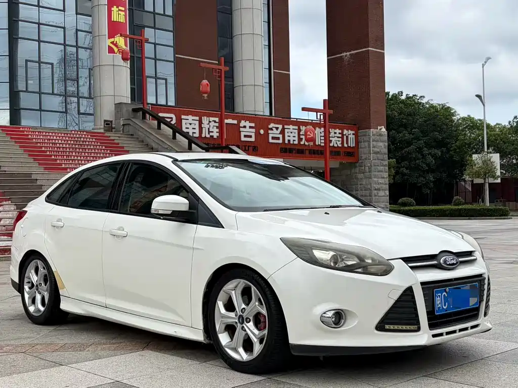 Focus Sedan 1.6 L Auto Style