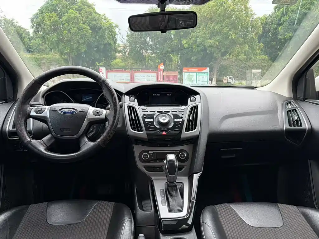 Focus Sedan 1.6 L Auto Style