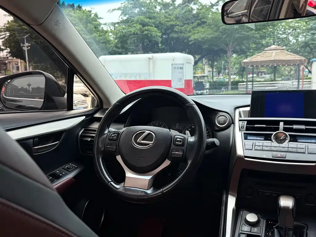 Lexus NX 200 t AWD Sharp Style