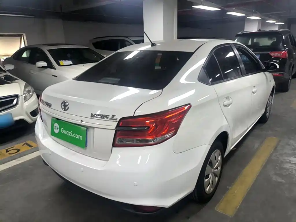 YARiS L Zhixiang 1.5 E CVT Charm Motion CN-VI