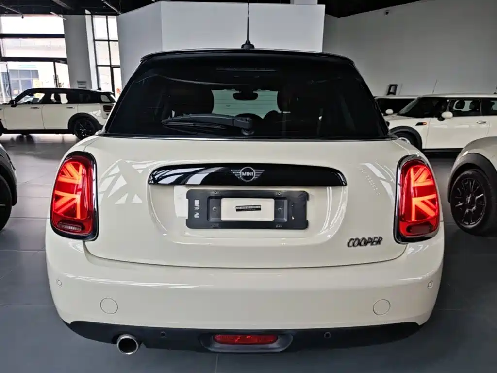 MINI 1.5 T COOPER Classic 5-door
