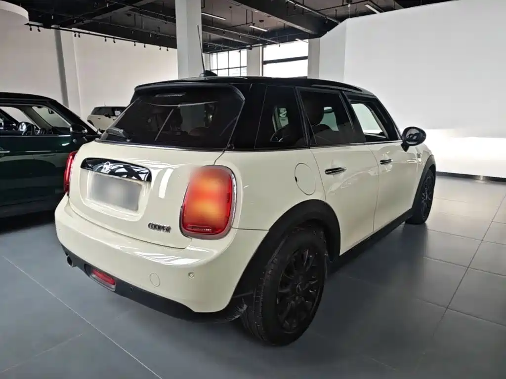 MINI 1.5 T COOPER Classic 5-door