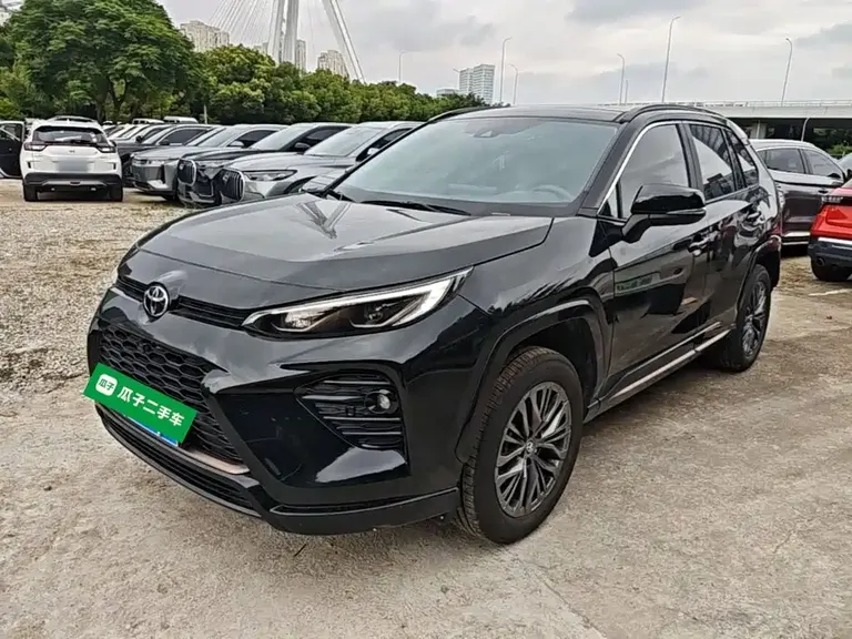 Toyota Wildlander 2.0 L CVT 2 WD Luxury PLUS