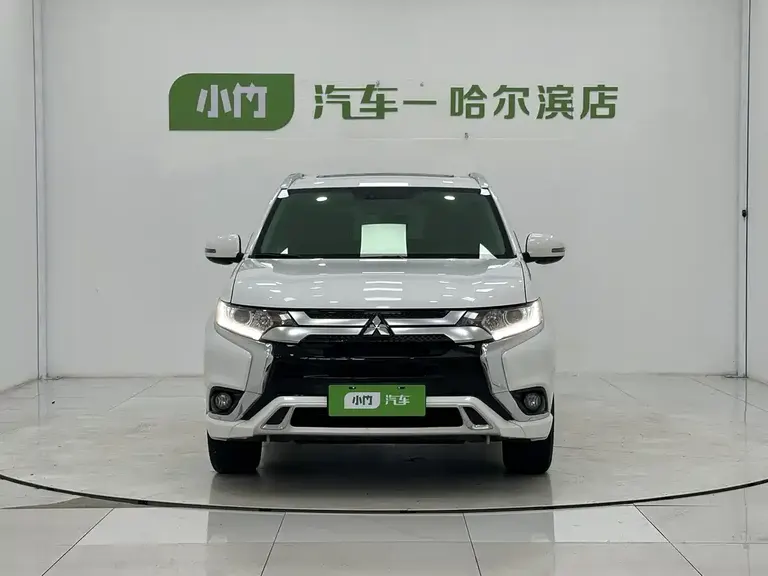 Mitsubishi Outlander 2.0 L 2 WD Smooth Enjoyment 5-seat