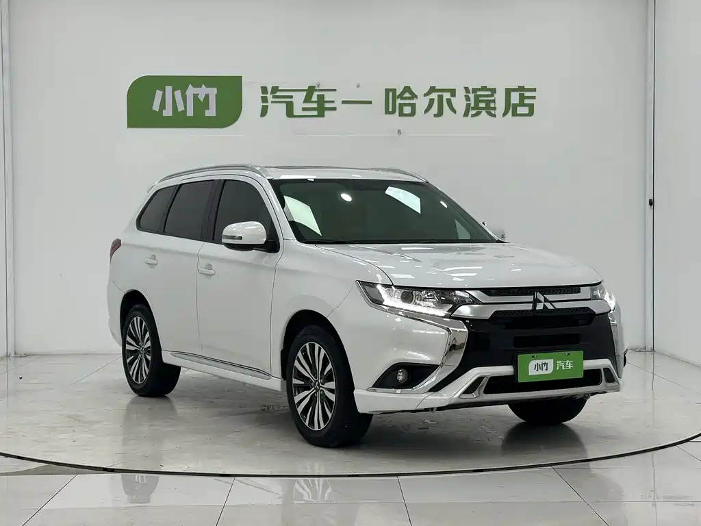 Outlander 2.0 L 2 WD Smooth Enjoyment 5-seat