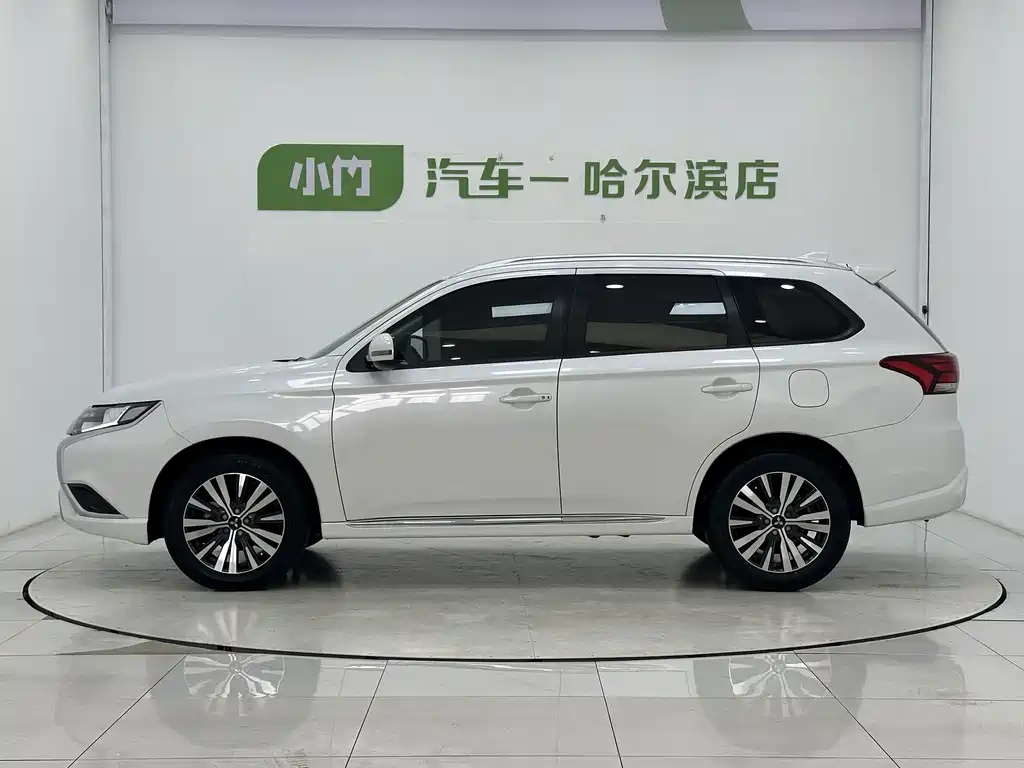 Outlander 2.0 L 2 WD Smooth Enjoyment 5-seat