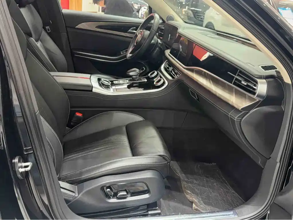 Hongqi H9 2.0 T Connected Flagship Enjoyment