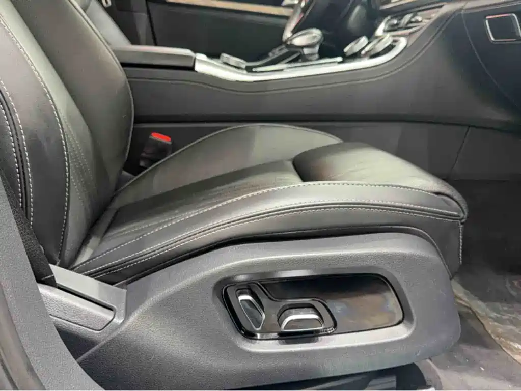 Hongqi H9 2.0 T Connected Flagship Enjoyment