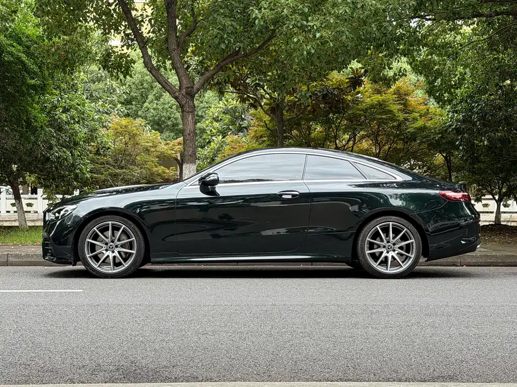 Mercedes-Benz E-Class (Import) E 260 Coupe