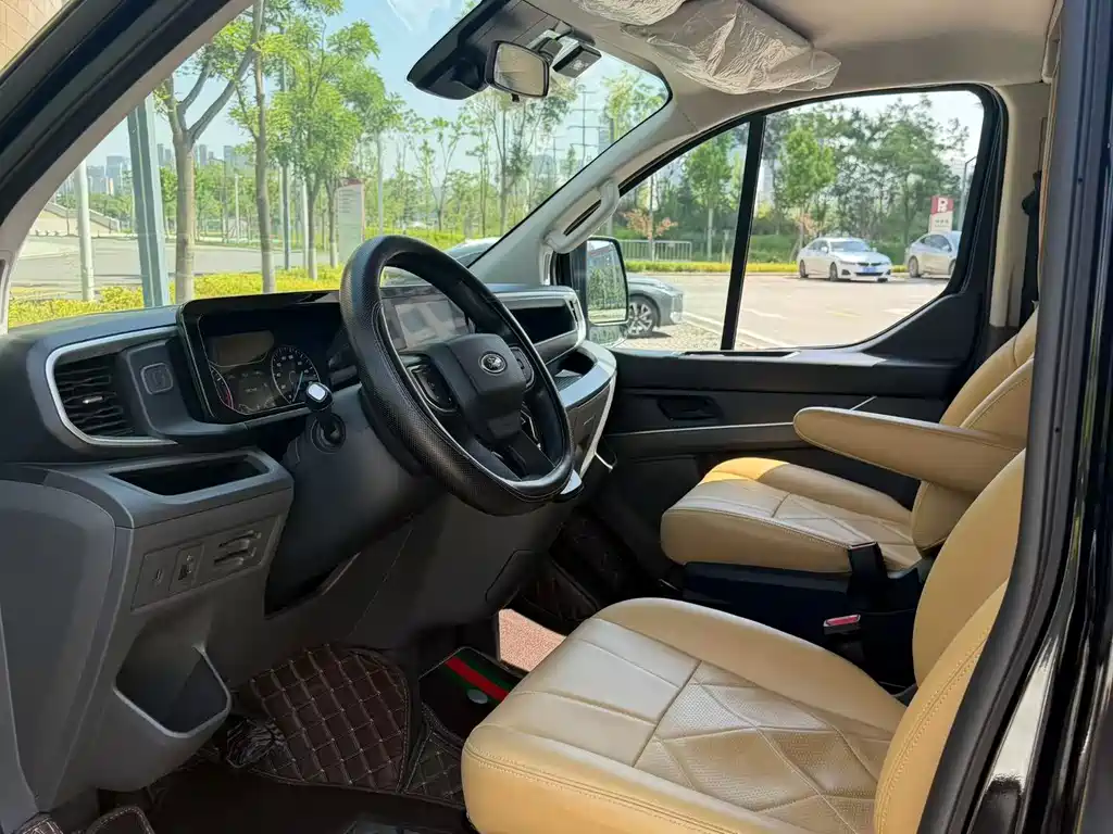 Transit 2.0 T Gasoline Auto Multi-purpose Commercial SWB Low Roof 5 6-seat