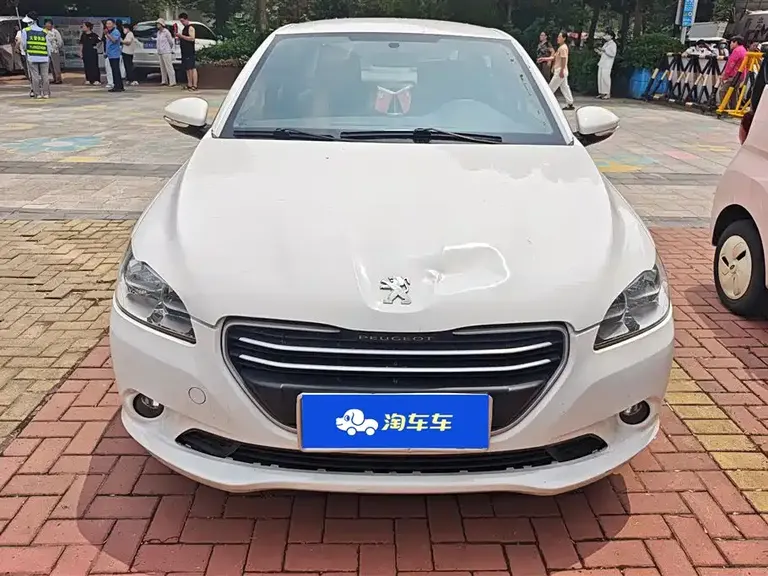 Peugeot 301 1.6 L Manual Comfort