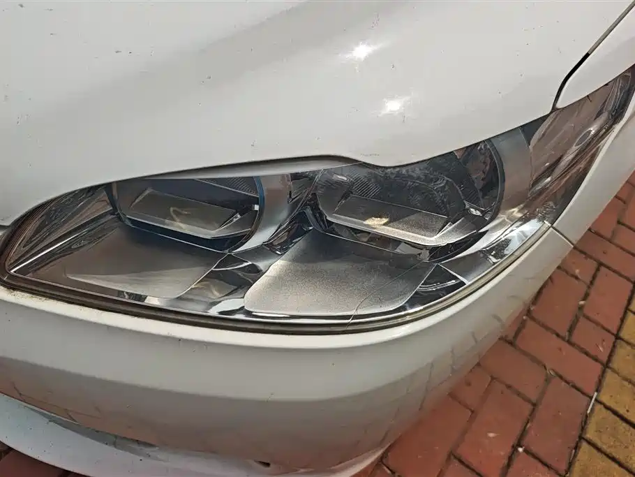 Peugeot 301 1.6 L Manual Comfort