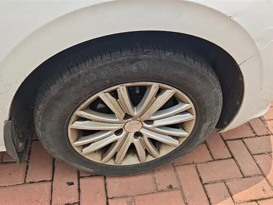 Peugeot 301 1.6 L Manual Comfort