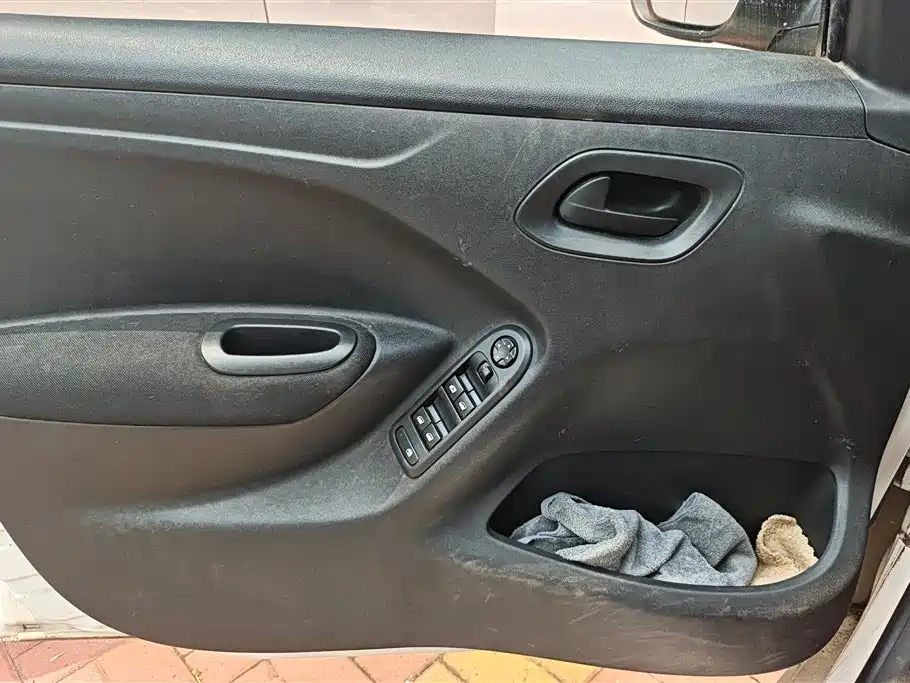 Peugeot 301 1.6 L Manual Comfort