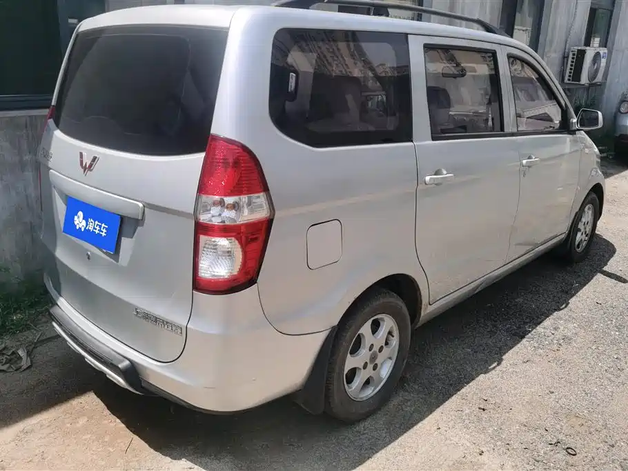 Wuling Hongguang 1.2 L Standard CN-IV
