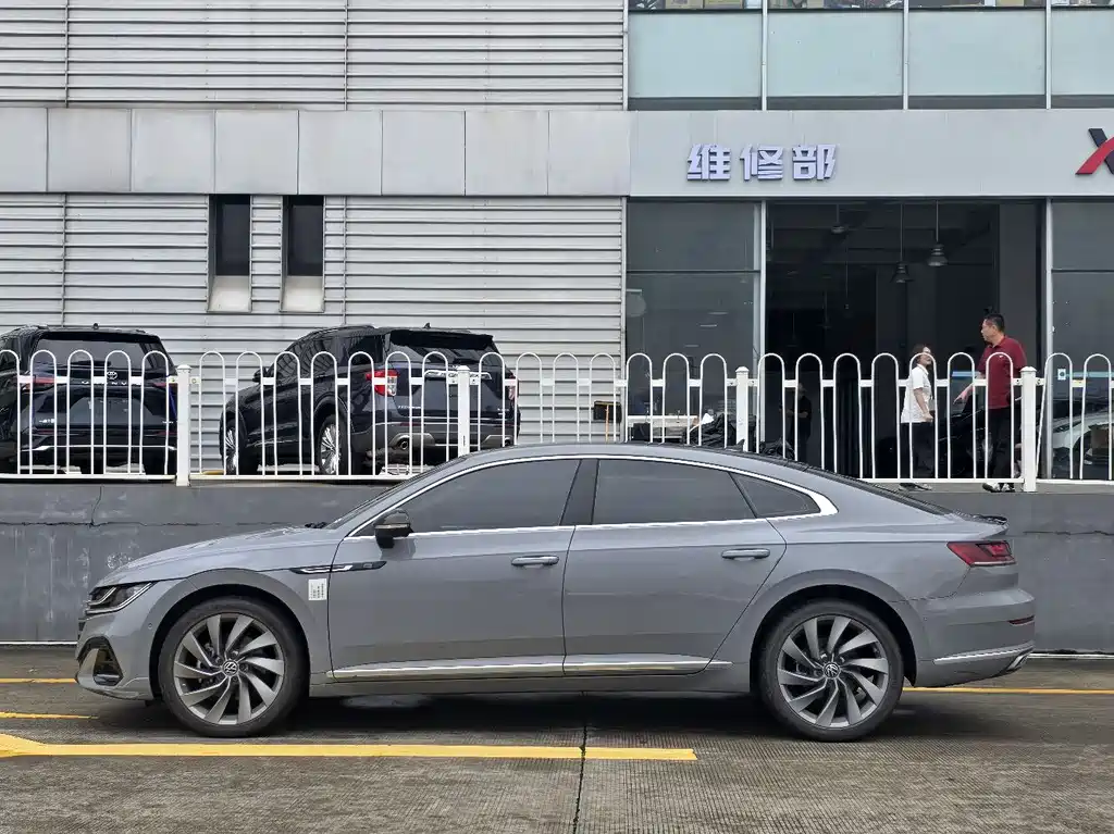 VW CC 380 TSI Dazzling Public Enjoyment