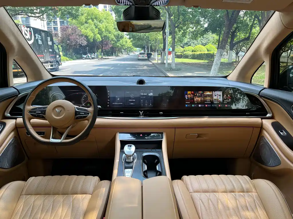 Voyah Dreamer PHEV Ultra Long Range Flagship
