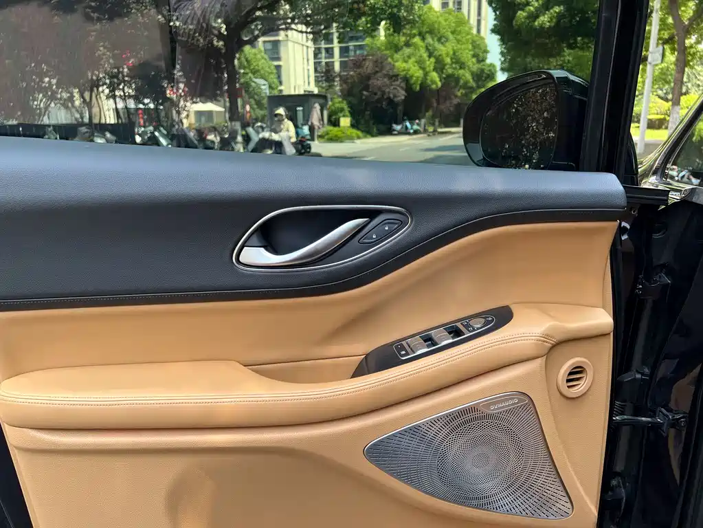 Voyah Dreamer PHEV Ultra Long Range Flagship