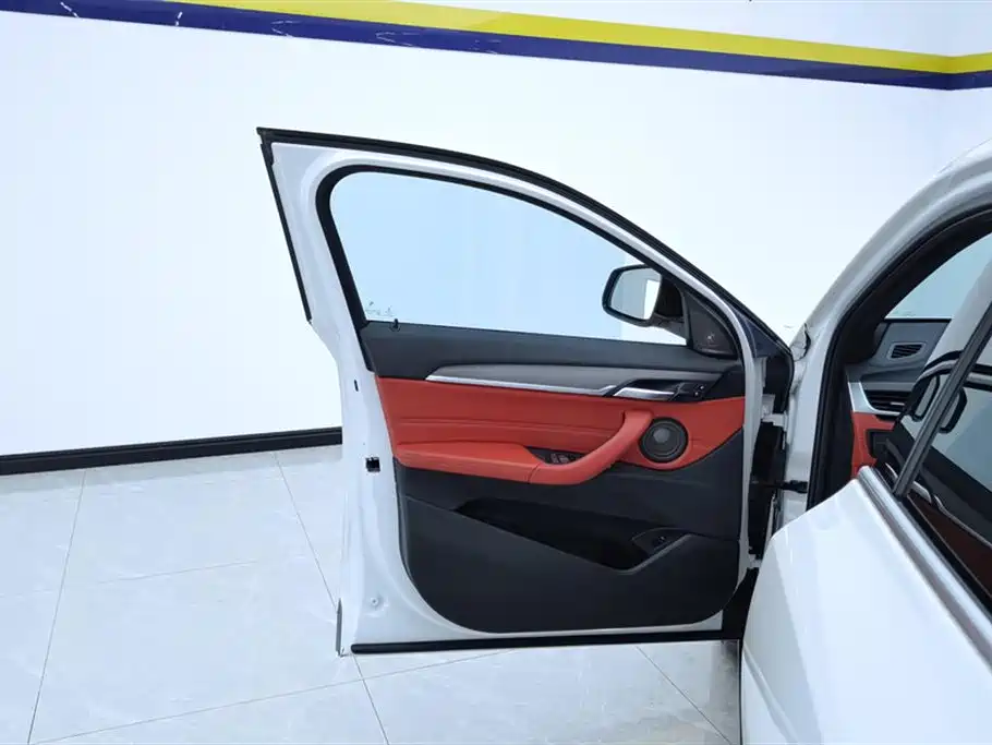 BMW X2 sDrive25 i Premium M Offroad Package